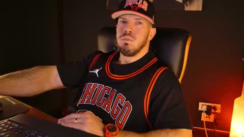 Snapshot of angeloeric chatting on 12/22/25, 02:14 BlackWolf online show from 12/22/25, 02:14