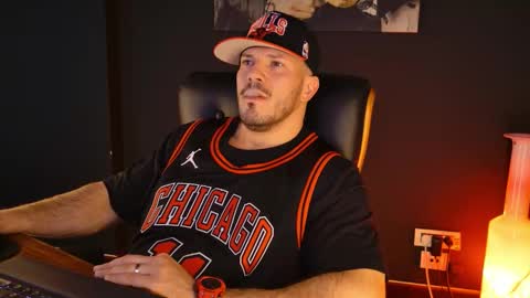 Snapshot of angeloeric chatting on 01/16/26, 01:48 BlackWolf online show from 01/16/26, 01:48