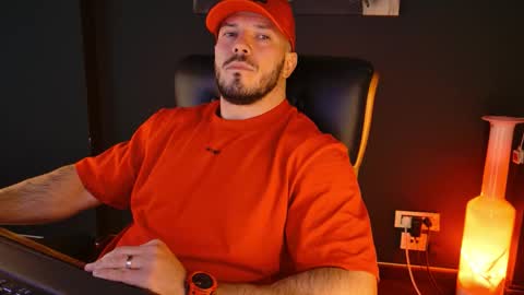 Snapshot of angeloeric chatting on 02/05/26, 11:04 BlackWolf online show from 02/05/26, 11:04