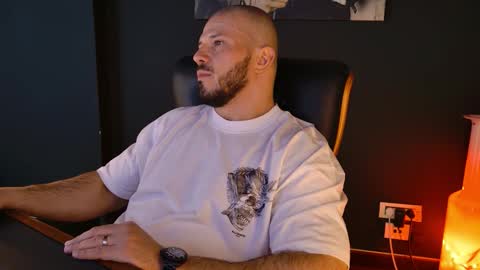 Snapshot of angeloeric chatting on 02/11/26, 11:37 BlackWolf online show from 02/11/26, 11:37