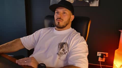 Snapshot of angeloeric chatting on 02/25/26, 11:53 BlackWolf online show from 02/25/26, 11:53