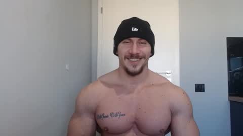 Snapshot of angelofit chatting on 01/11/25, 01:01 ------- SEX SHOW WITH GUYS AND GIRLS MUSCLE SHOW online show from 01/11/25, 01:01