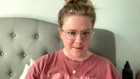 Snapshot of angeloflight273360 chatting on 02/06/25, 08:23 Angel of Light online show from 02/06/25, 08:23