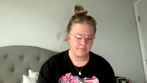 Snapshot of angeloflight273360 chatting on 02/07/25, 02:58 Angel of Light online show from 02/07/25, 02:58