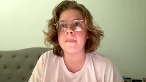 Snapshot of angeloflight273360 chatting on 02/12/25, 10:15 Angel of Light online show from 02/12/25, 10:15