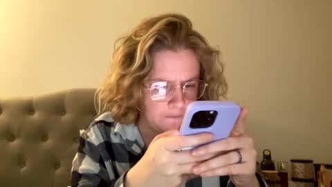 Snapshot of angeloflight273360 chatting on 02/14/25, 02:28 Angel of Light online show from 02/14/25, 02:28