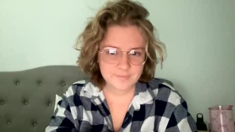 Snapshot of angeloflight273360 chatting on 02/14/25, 02:23 Angel of Light online show from 02/14/25, 02:23