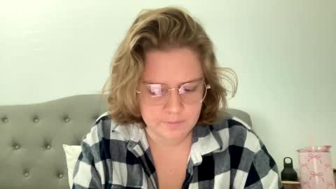 Snapshot of angeloflight273360 chatting on 02/14/25, 05:36 Angel of Light online show from 02/14/25, 05:36