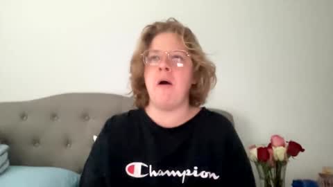 Snapshot of angeloflight273360 chatting on 02/15/25, 03:06 Angel of Light online show from 02/15/25, 03:06