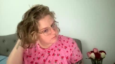 Snapshot of angeloflight273360 chatting on 02/16/25, 04:53 Angel of Light online show from 02/16/25, 04:53