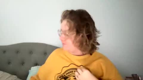 Snapshot of angeloflight273360 chatting on 02/22/25, 02:19 Angel of Light online show from 02/22/25, 02:19