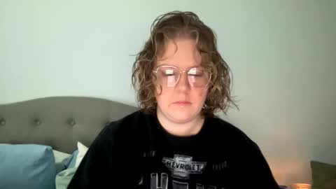 Snapshot of angeloflight273360 chatting on 02/25/25, 02:22 Angel of Light online show from 02/25/25, 02:22