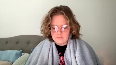 Snapshot of angeloflight273360 chatting on 02/26/25, 02:36 Angel of Light online show from 02/26/25, 02:36