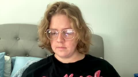 Snapshot of angeloflight273360 chatting on 02/26/25, 07:38 Angel of Light online show from 02/26/25, 07:38