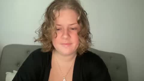 Snapshot of angeloflight273360 chatting on 09/12/25, 12:05 Angel of Light online show from 09/12/25, 12:05