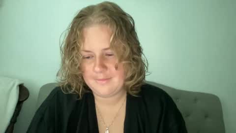 Snapshot of angeloflight273360 chatting on 10/01/25, 12:33 Angel of Light online show from 10/01/25, 12:33