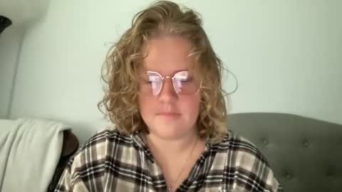 Snapshot of angeloflight273360 chatting on 10/13/25, 01:44 Angel of Light online show from 10/13/25, 01:44