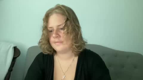 Snapshot of angeloflight273360 chatting on 10/14/25, 02:07 Angel of Light online show from 10/14/25, 02:07