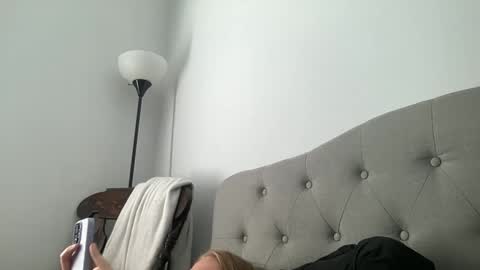 Snapshot of angeloflight273360 chatting on 10/17/25, 08:33 Angel of Light online show from 10/17/25, 08:33