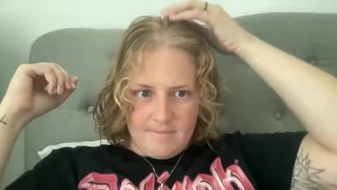 Snapshot of angeloflight273360 chatting on 10/20/25, 05:57 Angel of Light online show from 10/20/25, 05:57