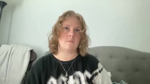 Snapshot of angeloflight273360 chatting on 10/22/25, 02:06 Angel of Light online show from 10/22/25, 02:06