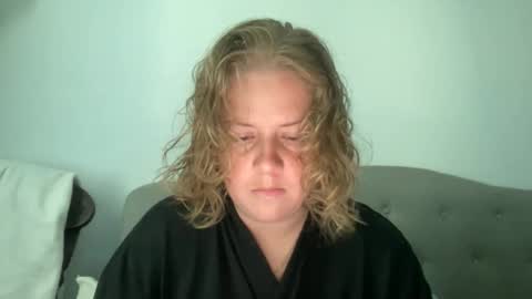 Snapshot of angeloflight273360 chatting on 10/23/25, 01:10 Angel of Light online show from 10/23/25, 01:10