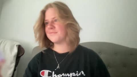 Snapshot of angeloflight273360 chatting on 10/26/25, 01:06 Angel of Light online show from 10/26/25, 01:06