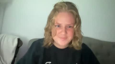 Snapshot of angeloflight273360 chatting on 11/04/25, 01:10 Angel of Light online show from 11/04/25, 01:10