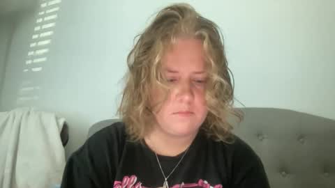 Snapshot of angeloflight273360 chatting on 11/13/25, 02:38 Angel of Light online show from 11/13/25, 02:38