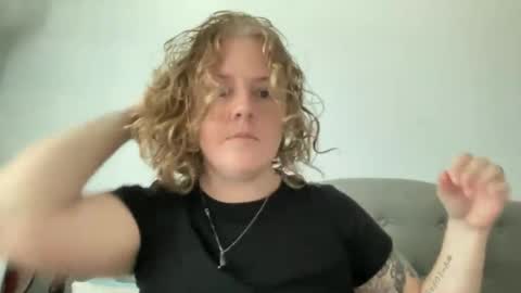 Snapshot of angeloflight273360 chatting on 11/19/25, 02:50 Angel of Light online show from 11/19/25, 02:50