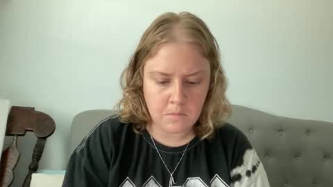 Snapshot of angeloflight273360 chatting on 11/20/25, 04:07 Angel of Light online show from 11/20/25, 04:07