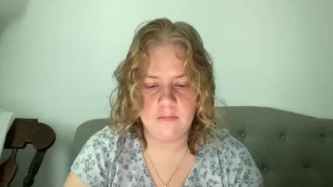 Snapshot of angeloflight273360 chatting on 11/25/25, 01:22 Angel of Light online show from 11/25/25, 01:22