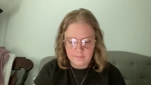 Snapshot of angeloflight273360 chatting on 11/30/25, 02:43 Angel of Light online show from 11/30/25, 02:43