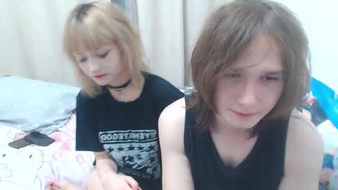 Snapshot of angelofporncouple chatting on 10/30/25, 07:14 Eva online show from 10/30/25, 07:14