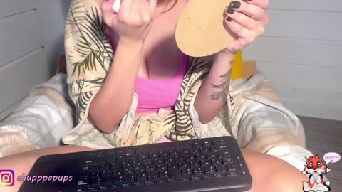 Snapshot of angelok_ chatting on 12/19/24, 06:01 My name is Ena. You will make me very happy if you subscribe. Love you  online show from 12/19/24, 06:01