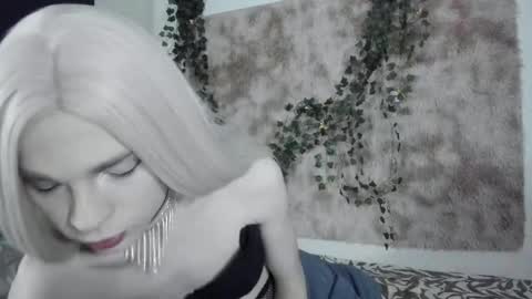 Snapshot of angelrum chatting on 01/06/26, 06:33 Aurora online show from 01/06/26, 06:33