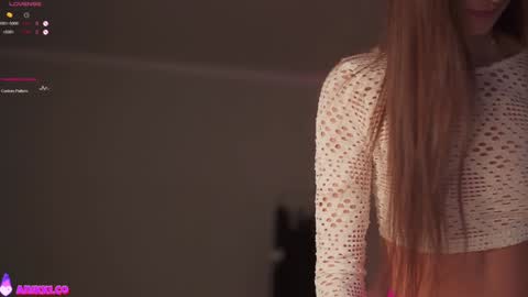 Snapshot of angels_kiss chatting on 11/23/25, 01:44 Nikki online show from 11/23/25, 01:44