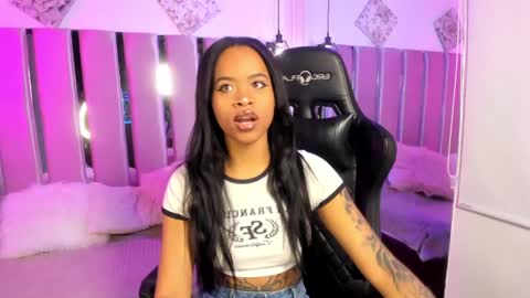 Snapshot of angelsmia_ chatting on 09/27/25, 04:17  MIA available content ask online show from 09/27/25, 04:17