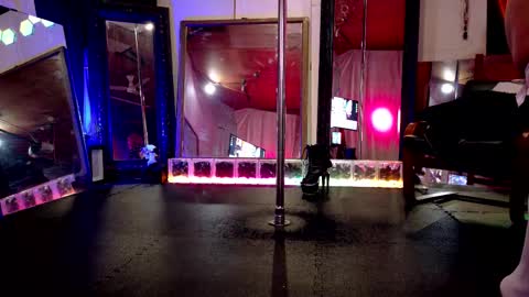 Snapshot of angelsparkle80 chatting on 11/30/25, 09:02 Madison Marie online show from 11/30/25, 09:02