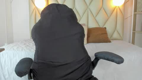 ANGIE online show from 11/14/25, 04:06