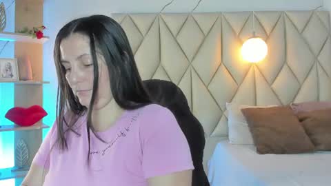 Snapshot of angelswets chatting on 06/09/26, 02:17 ANGIE online show from 06/09/26, 02:17