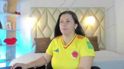 Snapshot of angelswets chatting on 06/17/26, 02:29 ANGIE online show from 06/17/26, 02:29
