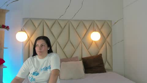 Snapshot of angelswets chatting on 06/28/26, 01:39 ANGIE online show from 06/28/26, 01:39