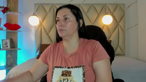 Snapshot of angelswets chatting on 07/12/26, 01:46 ANGIE online show from 07/12/26, 01:46