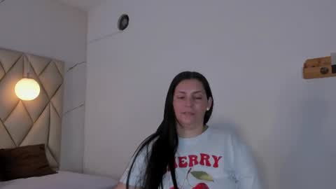 Snapshot of angelswets chatting on 07/14/26, 02:01 ANGIE online show from 07/14/26, 02:01