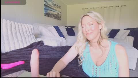Snapshot of angelsxdesire chatting on 05/14/26, 04:47 AngelsXDesire online show from 05/14/26, 04:47