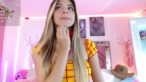 Snapshot of angely_18 chatting on 10/31/25, 08:32 Angely online show from 10/31/25, 08:32