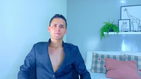 Snapshot of angeoblaze__ chatting on 12/22/25, 12:35 A N G E O online show from 12/22/25, 12:35