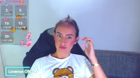 Snapshot of angie_dreamgirl chatting on 12/20/25, 03:57 IG angie dreamgirl01 online show from 12/20/25, 03:57