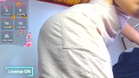 Snapshot of angie_dreamgirl chatting on 12/23/25, 02:31 IG angie dreamgirl01 online show from 12/23/25, 02:31